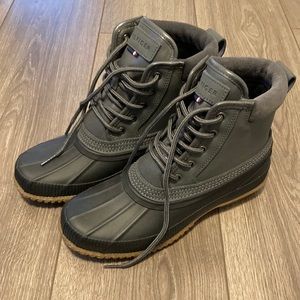Hilfiger rain/snow boots